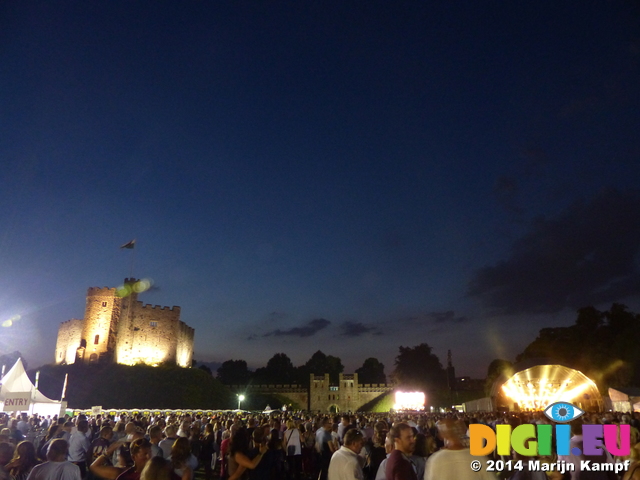 FZ006518 Cardiff Castle mount and stage